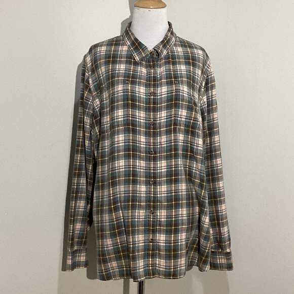 L.L. Bean Women's Plaid Long Sleeves Button Down Cotton Flannel Shirt - Picture 1 of 2